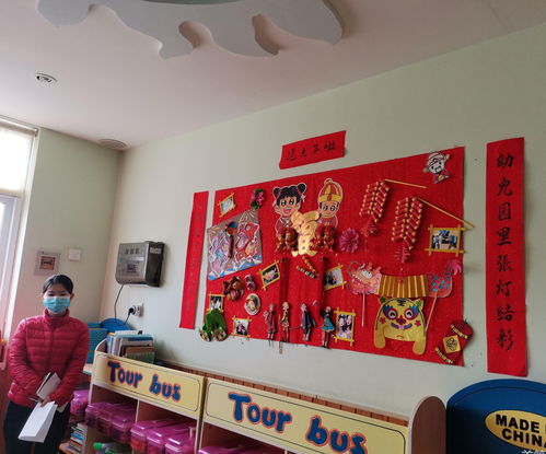 開封市金陽光幼兒園組織教師進(jìn)行環(huán)境創(chuàng)設(shè)的參觀與學(xué)習(xí)