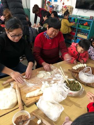 新汶街道辦事處金蘋果幼兒園豆豆班半日活動(dòng)&ldquo;冬至到包餃子&rdquo;
