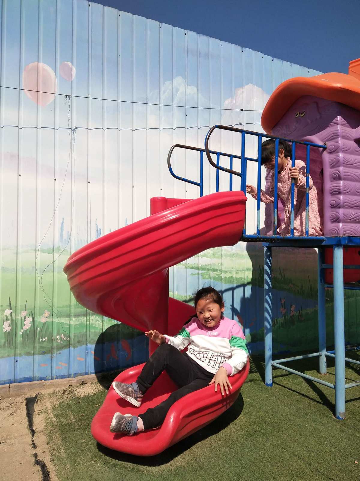 金蘋果幼兒園大二班小朋友~滑滑梯嘍 - 美篇