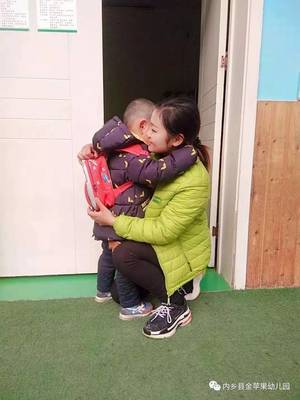 晨間禮儀崗,微笑暖心間--金蘋果幼兒園晨間接待之&lsquo;&rsquo;文明禮儀小天使&lsquo;&rsquo;活動